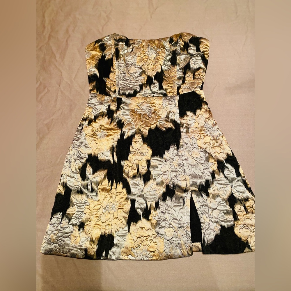 Black and Gold Strapless A-line Cocktail Mini Dress - Picture 2 of 3